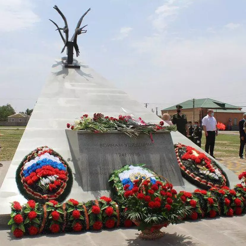 Памятник, участвовавшим в боях ВОВ.