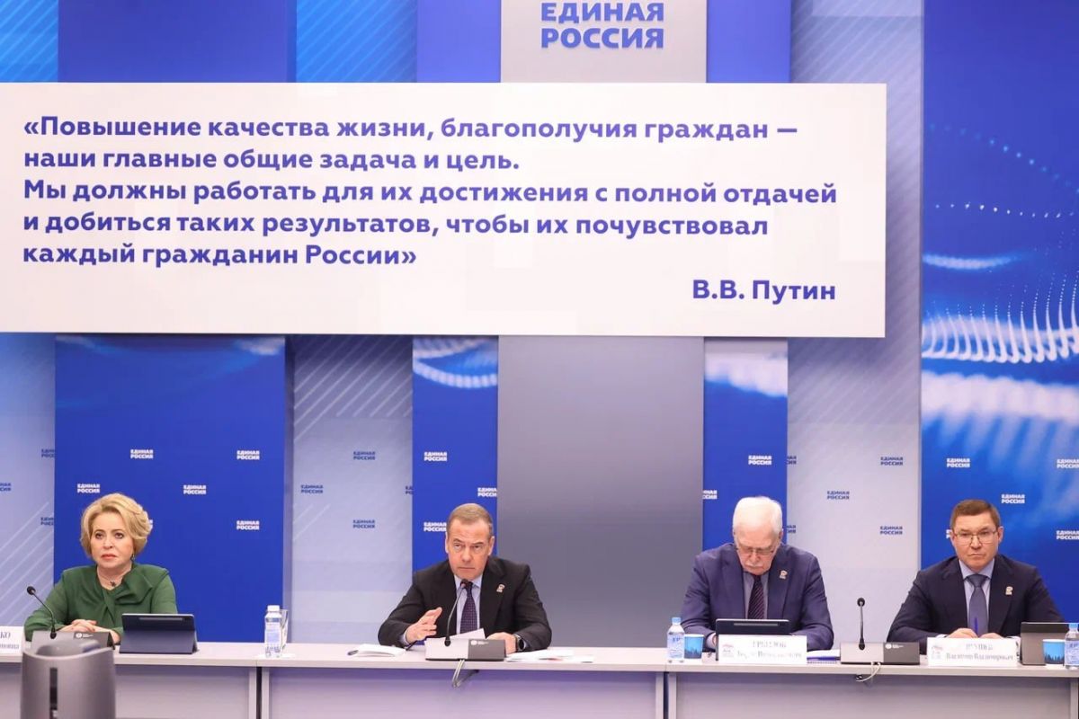 Дмитрий Медведев: Тема служения Отечеству станет главной в думской кампании «Единой России».